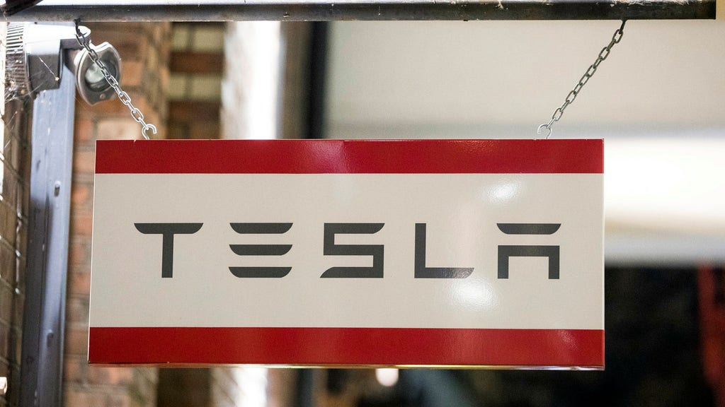 Tesla kan ha vilselett om förarlösa bilar